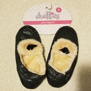 Brand New Chatties Size XL (4-5) Girls Slippers